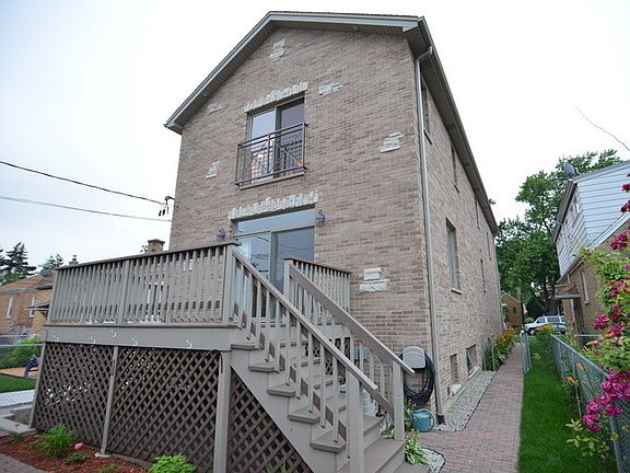 Large Deck in Yard