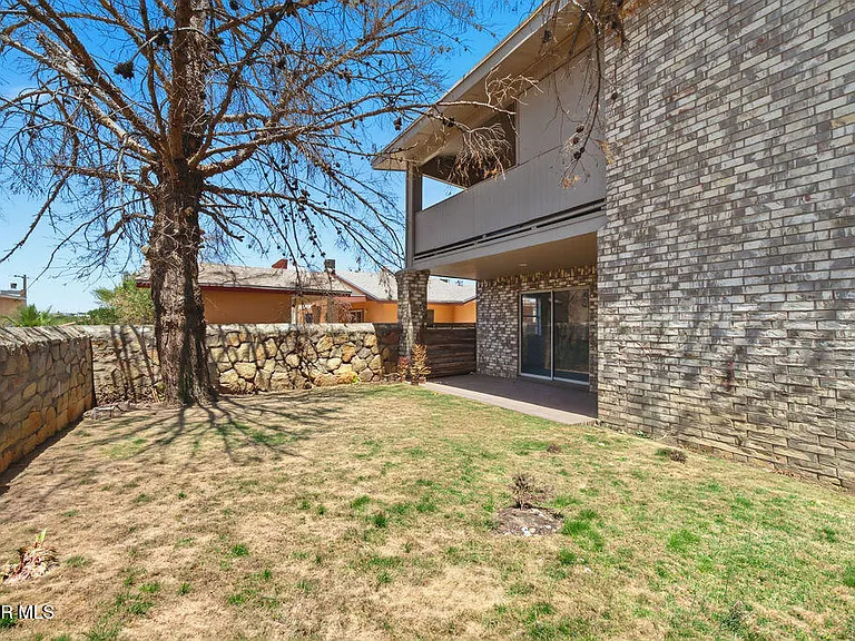 821 Los Lagos Way #B — Photo 26