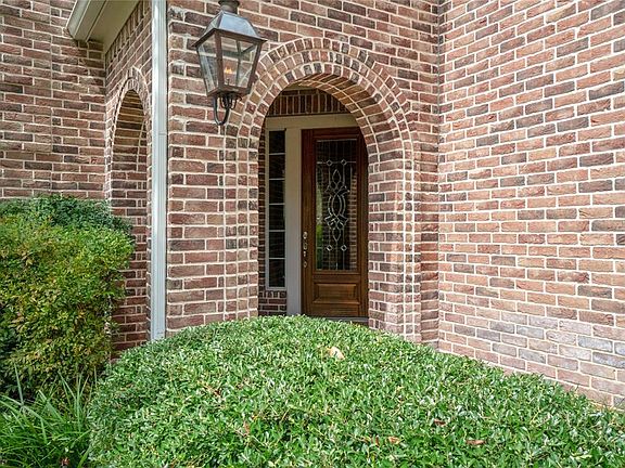 3rd image of 2906 Drews Manor Ct