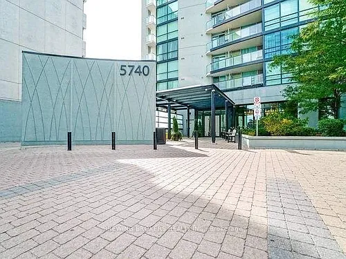 5740 Yonge St Photo 1