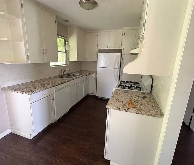 6313 Kenilworth Dr — Photo 3