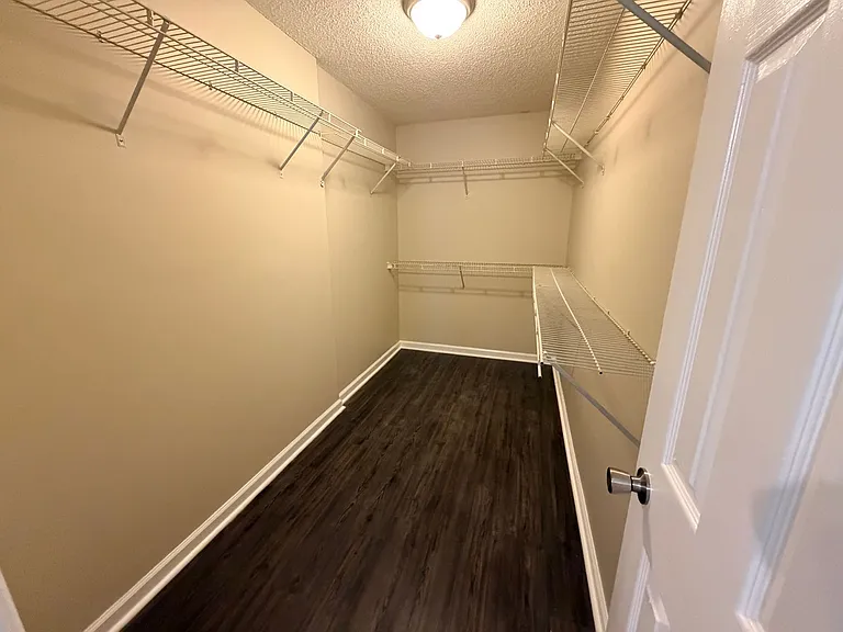 4104 Bridle Ridge Dr — Photo 6