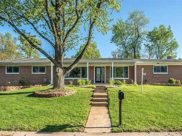 4 Pricewoods Ln, Saint Louis, MO 63132