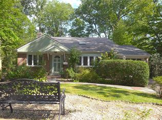 7 Saint George Rd, Great Neck, NY 11021