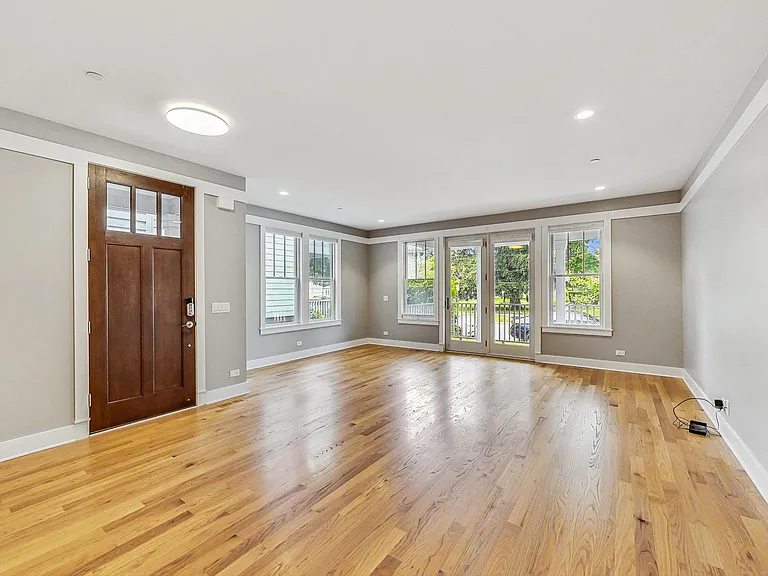 8101 Floral Ave — Photo 3