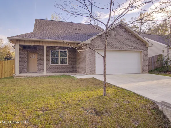 9932 Kahana St, Diamondhead, MS 39525