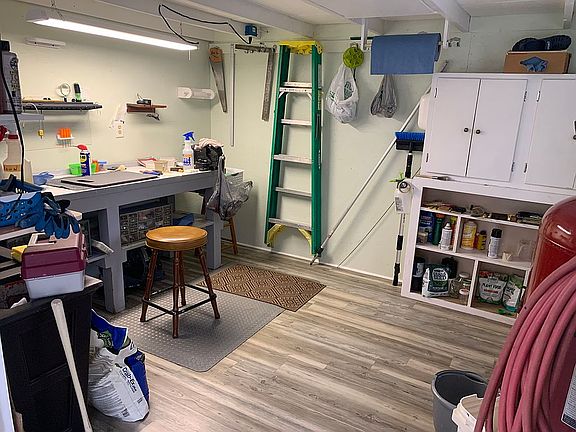 4th image of 4520 Bernheim Dr