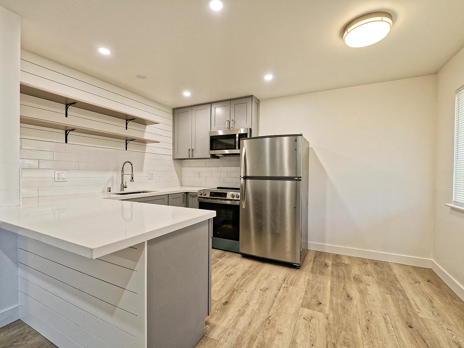 1 bed, $2,995 — Photo 4