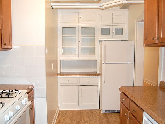 4th image of 1424 W Thome Ave APT Gdn
