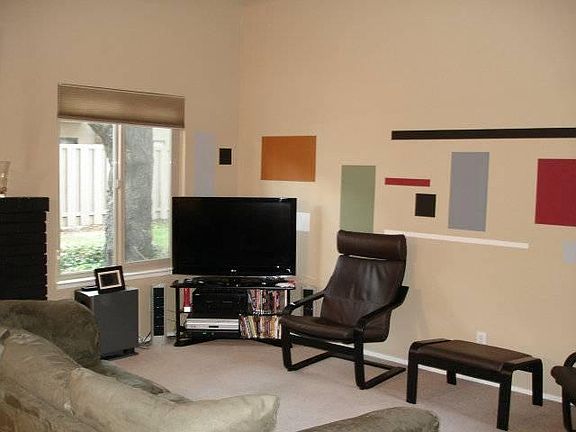 2nd image of 2438 Loma Vista Ln