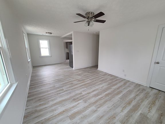 3rd image of 1120 Stewart Dr