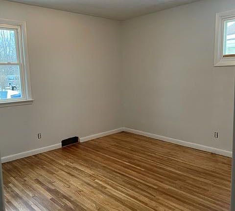4th image of 1333 Vanderbilt Ave