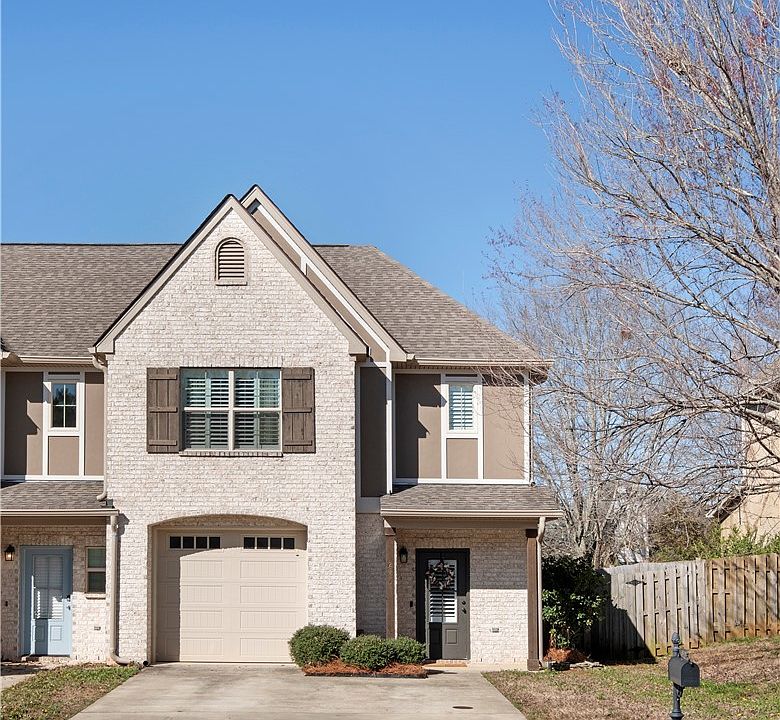 1st image of 2020 Stephanie Ct