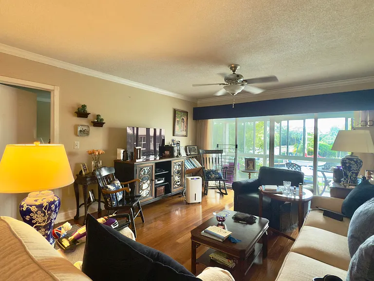 1200 SW 12th St #305 — Photo 30