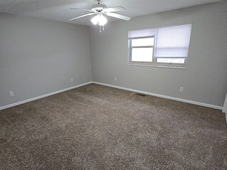 434 Hillside Dr — Photo 4
