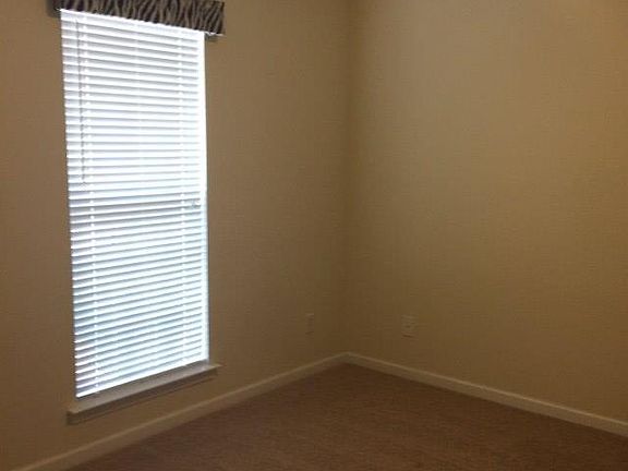 4th image of 129 Kendallwood Ct