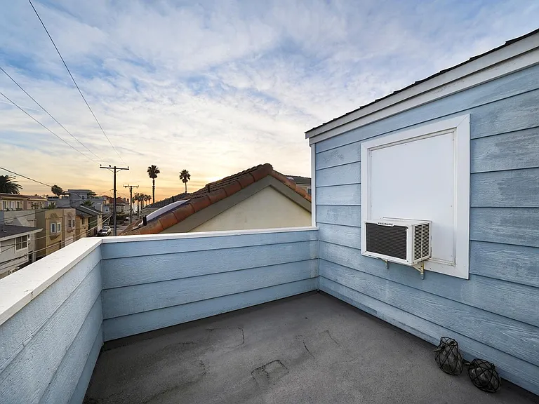 220 9th St — Photo 30