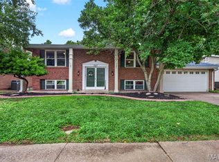 547 Golfwood Dr, Ballwin, MO 63021