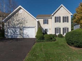 33 Commonwealth Dr, Fairfield, CT 06824