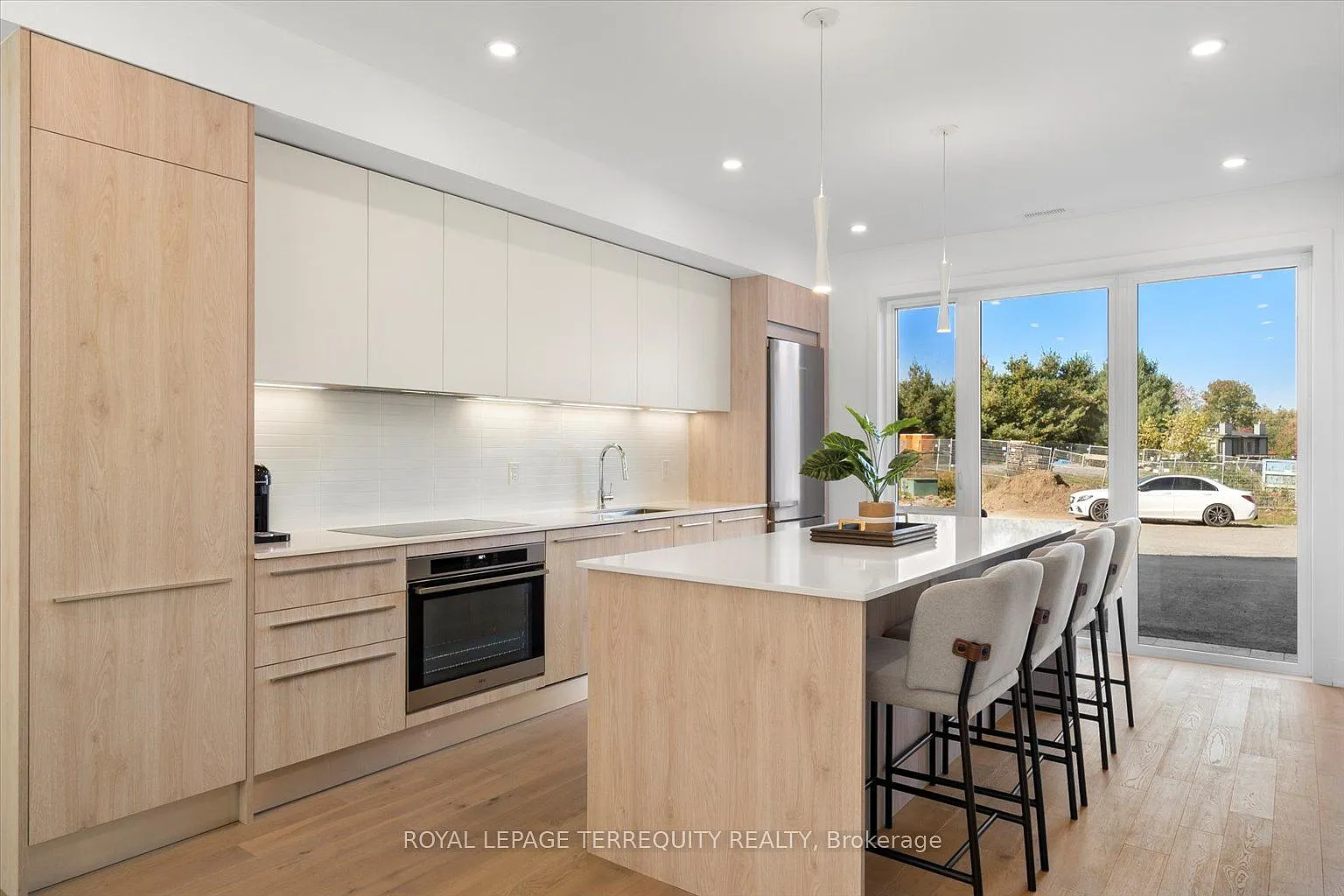 3 bed, $4,695 — Photo 3