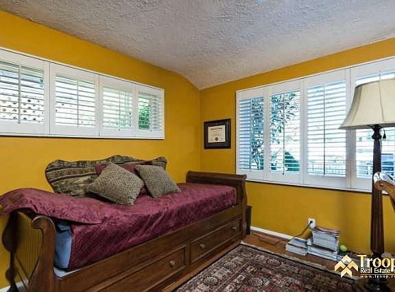 4th image of 337 Wesley Ave