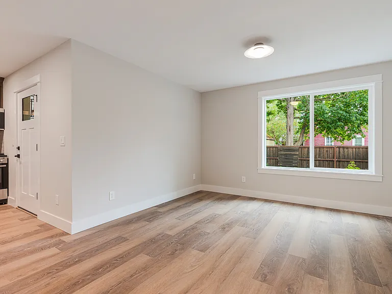 464 SE Haddock Ln — Photo 38