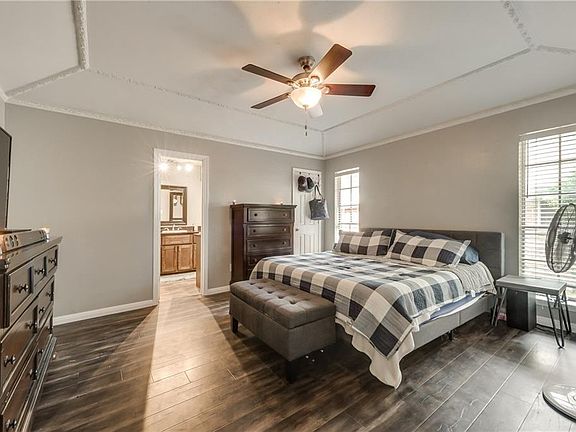 4th image of 2907 Laurel Ln