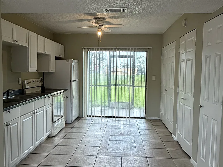 4212 Desoto Ave — Photo 7