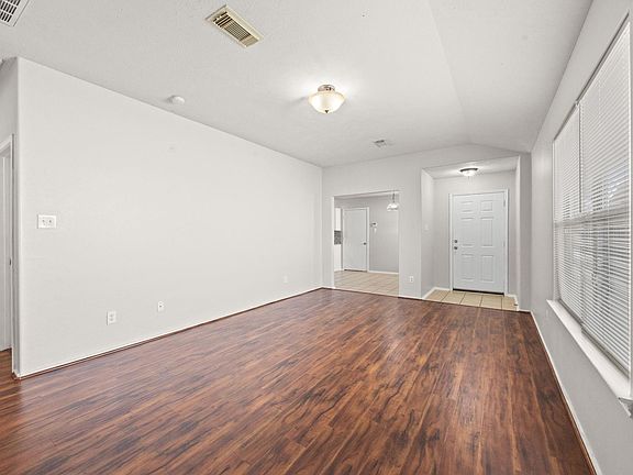 3rd image of 2746 Grahamwood Ln