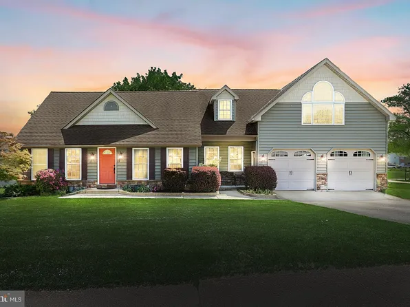 17 Campus Ave, Spring Grove, PA 17362