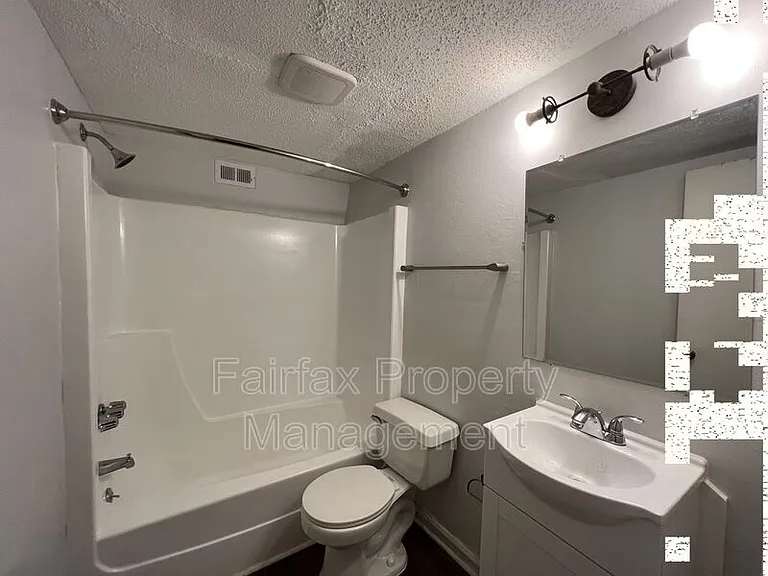 1011 Burke St #3 — Photo 10