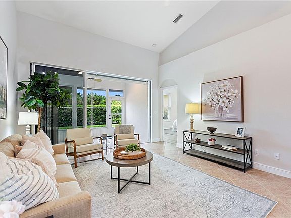 3rd image of 4810 Turnberry Cir