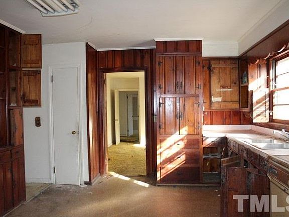 4th image of 2126 S Ashland Dr