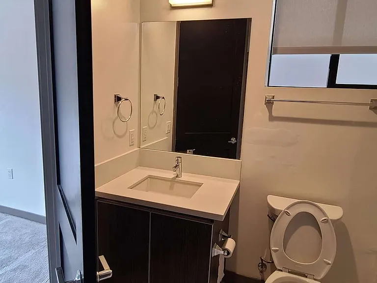 644 N Hobart Blvd — Photo 32