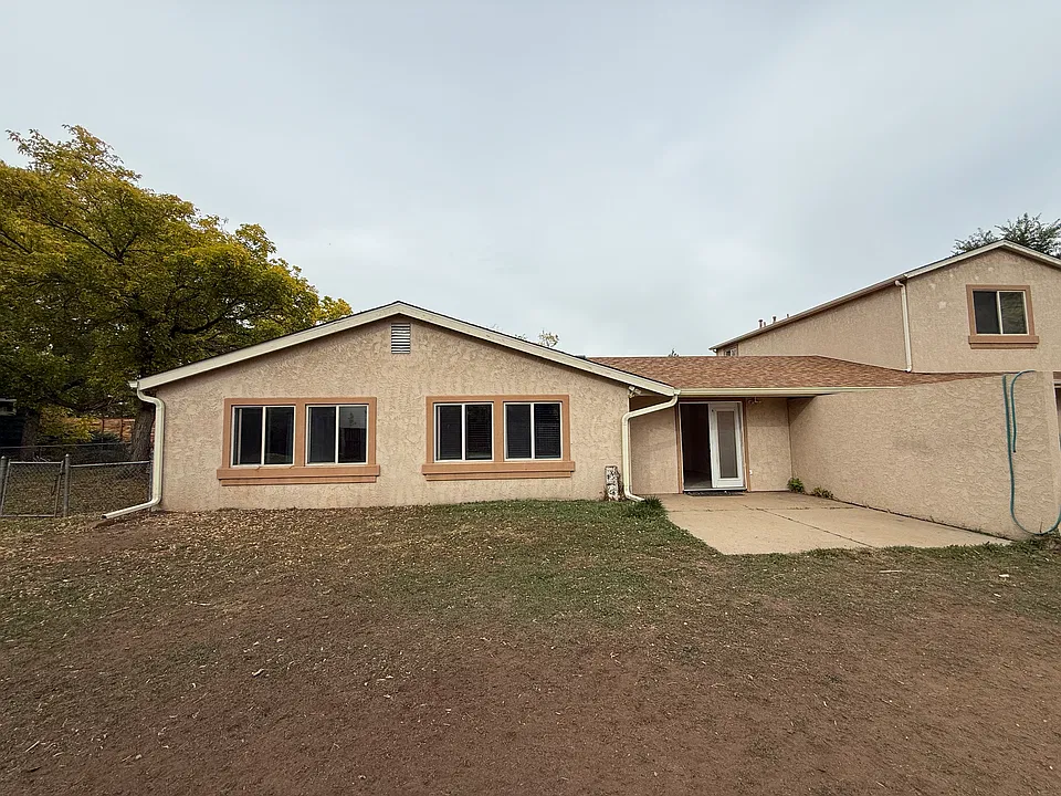 1800 Iris Ave