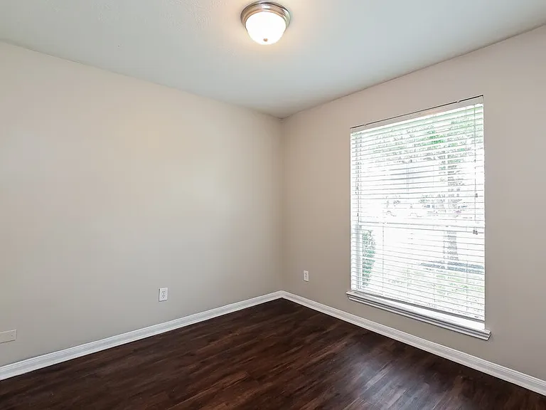 4018 Falvel Shadow Creek Dr — Photo 15