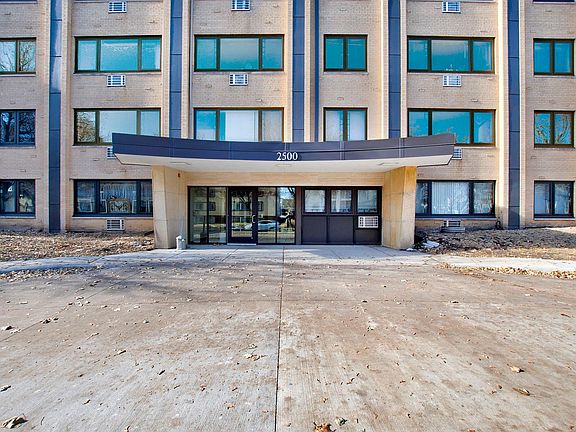 4th image of 2500 Blaisdell Ave S #106