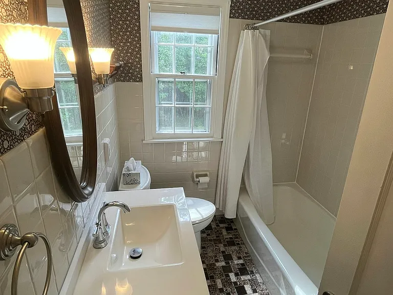 86 Roselawn Ave E #1 — Photo 4