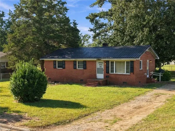 302 E 17th St, Scotland Neck, NC 27874