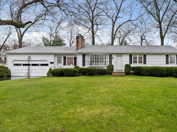 101 Chiswick St, Longmeadow, MA 01106