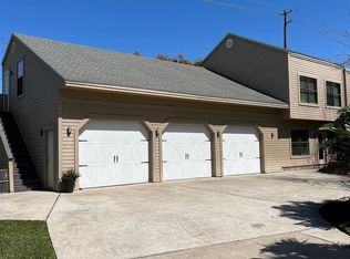 20 Legas Dr, Galveston, TX 77551