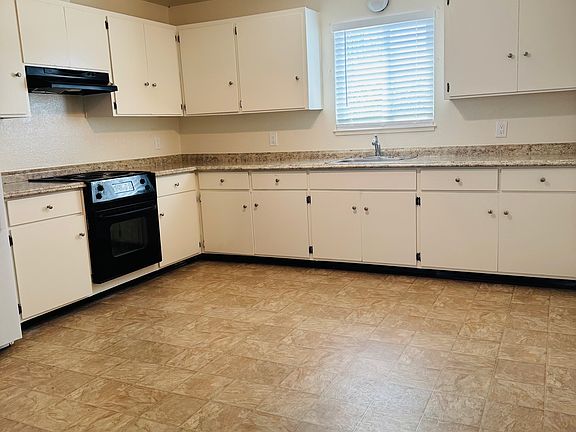 4th image of 1629 Holly Dr #9