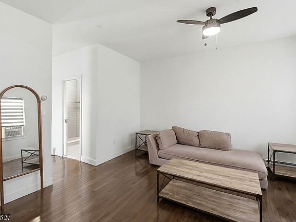4th image of 15 Prospect St