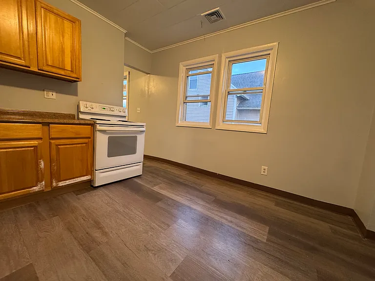 65 Fairview St #3L — Photo 9
