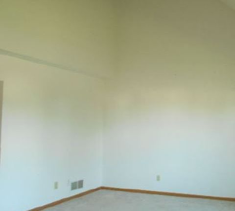 4th image of 560 Park St