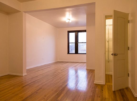 5th image of 4406 N Milwaukee Ave #2