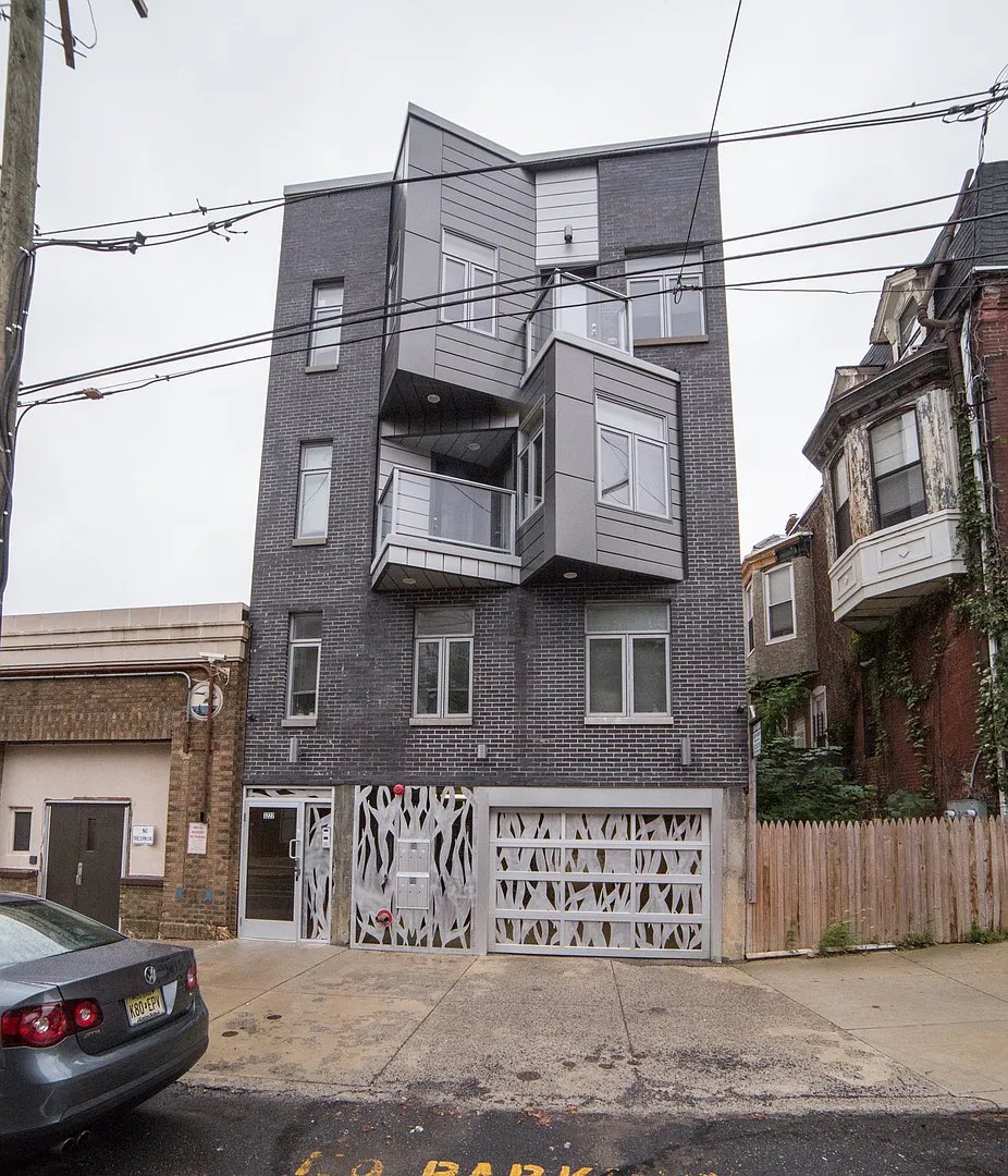 3222 Spring Garden — Photo 1