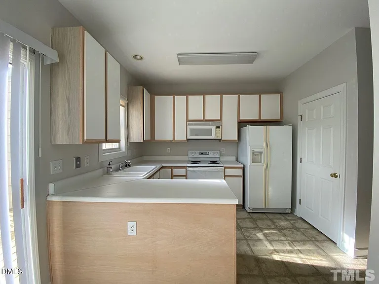 2725 Sterling Park Dr — Photo 6