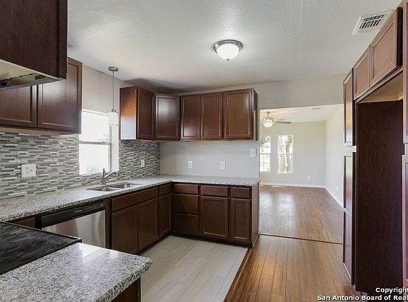 3rd image of 102 S Panna Maria St