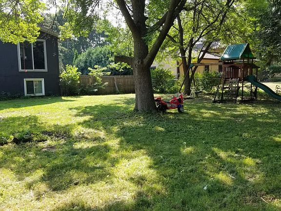 3rd image of 7517 Douglas Dr N